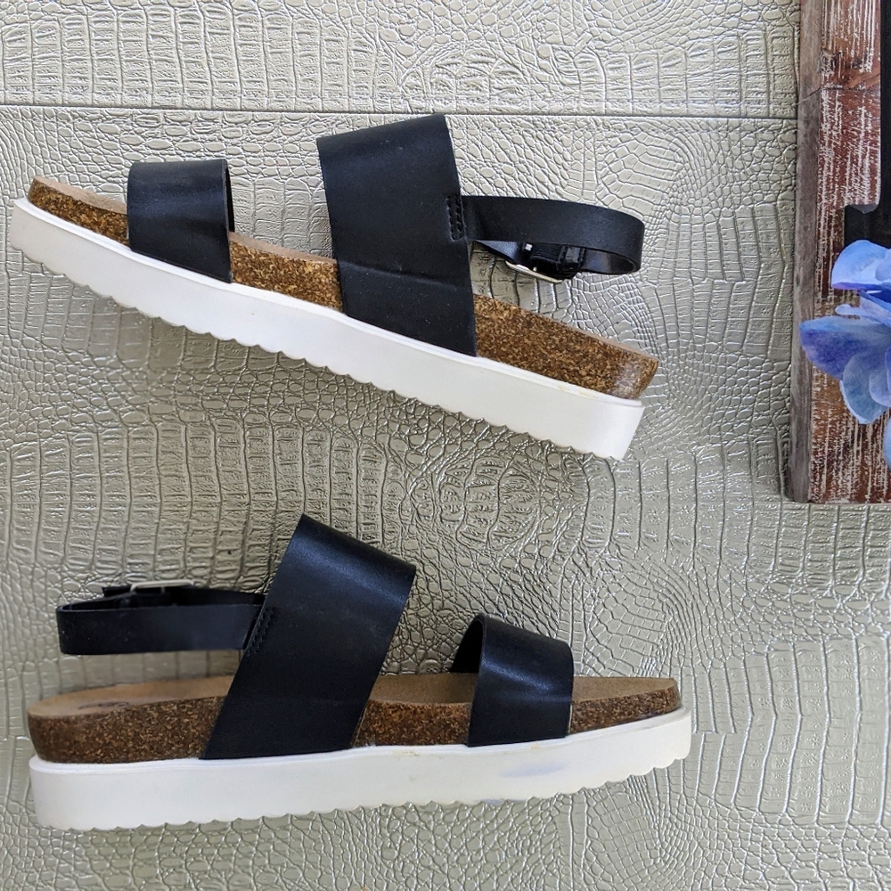 NEW Flatbed Sandals